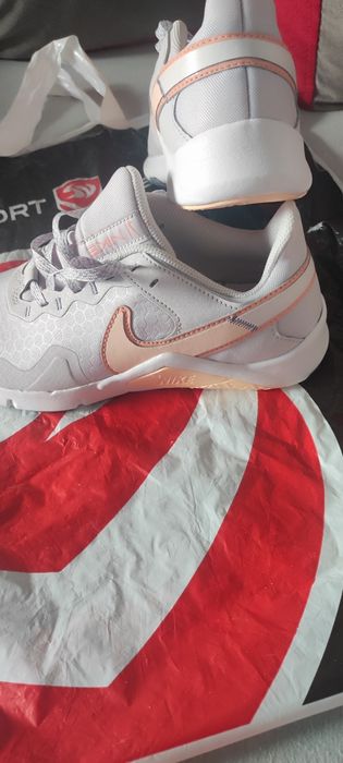 Продавам маратонки Nike женски  дамски 38 номер