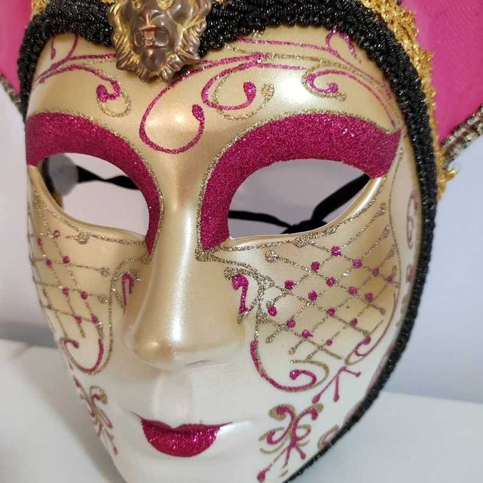 Masca pictata pentru carnaval