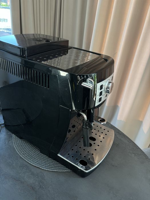 Aparat de cafea DeLonghi