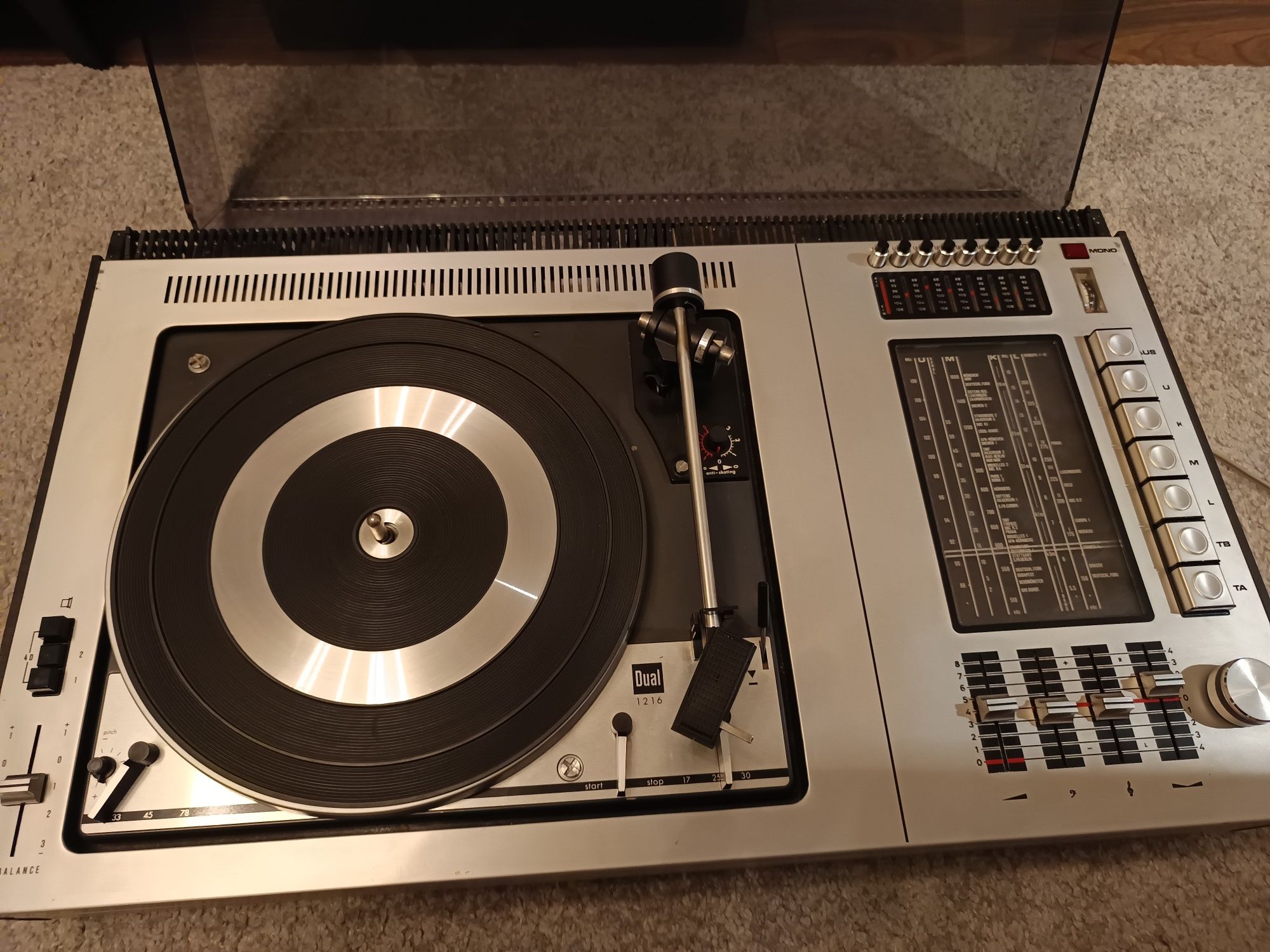 Грамофон GRUNDIG Studio 2000 hi fi
