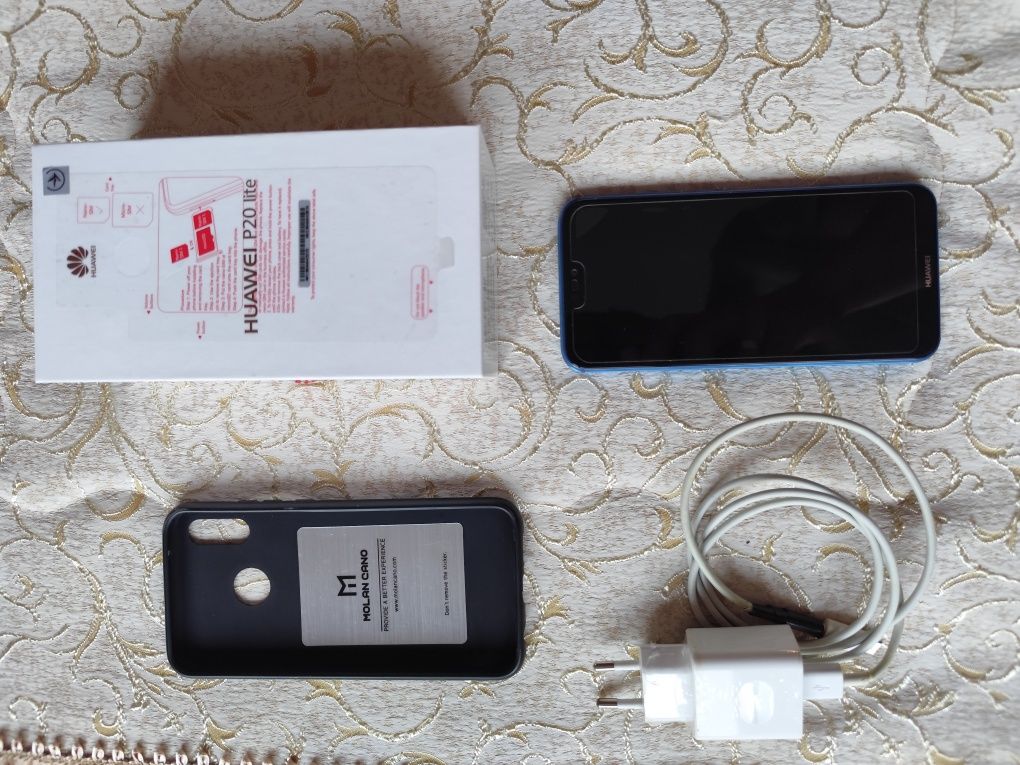 Продавам смартфон Huawei p20lite