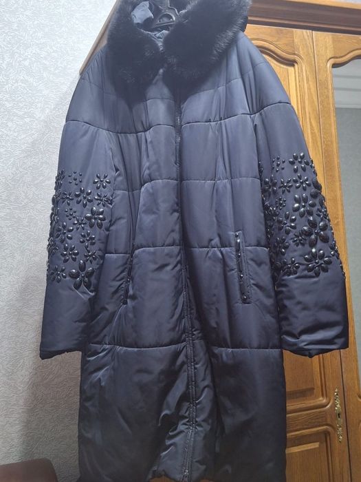 Продам зимний пуховик.