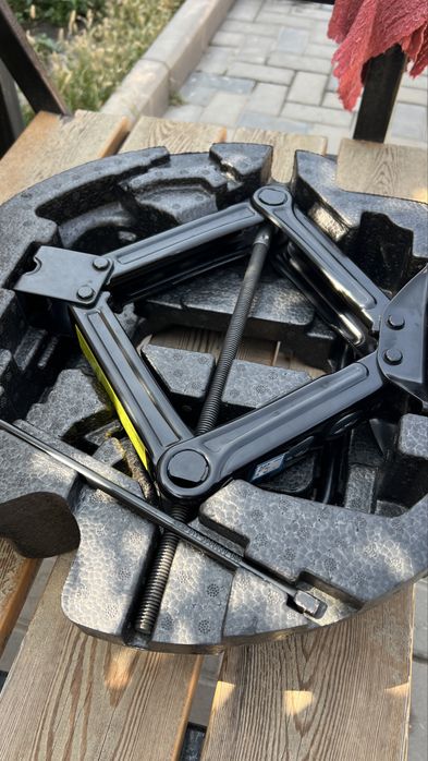 Домкрат в наборе