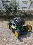 Masina de tuns iarba John Deere