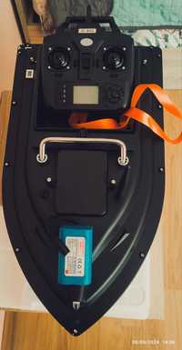 Лодка за захранка с GPS 16 точки и автопилот+чанта + зарядно  12V