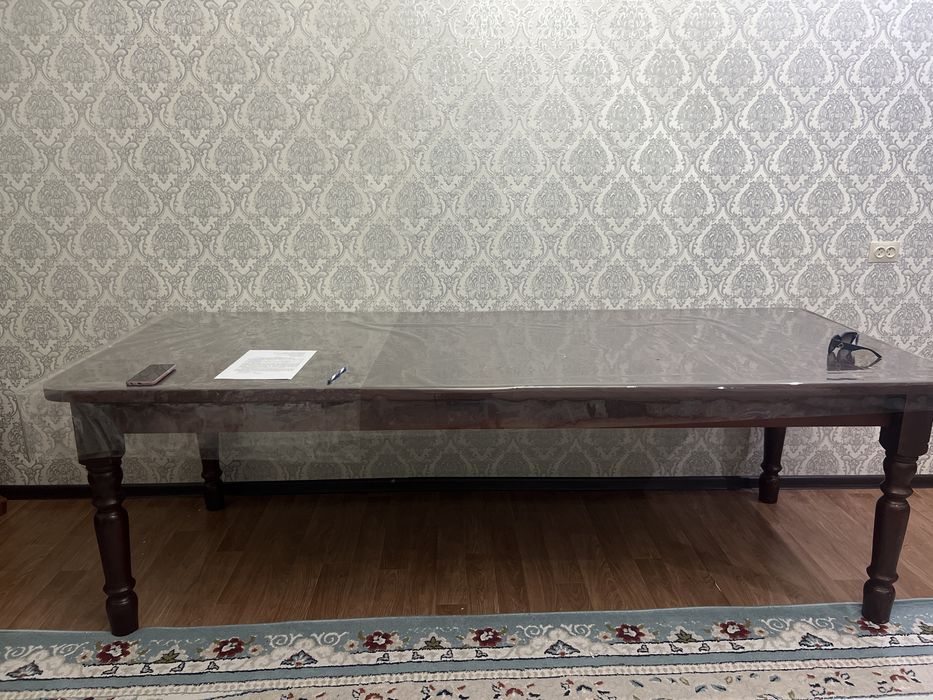 Продам стол для гостинной