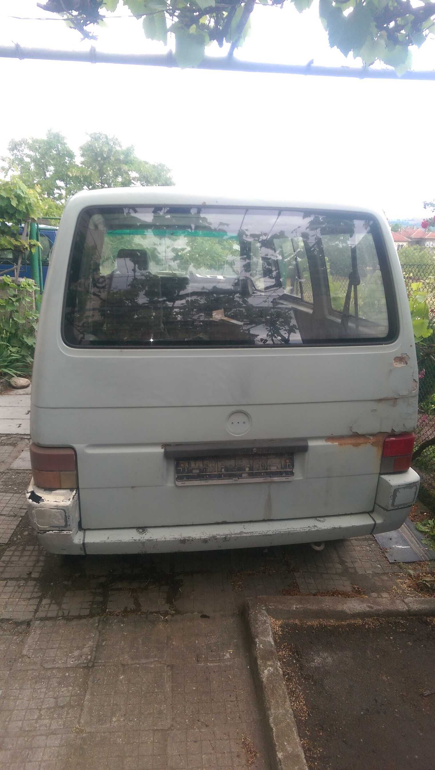 Продавам бус VW Transporter-на части