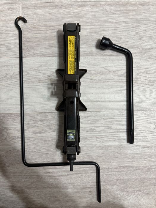 Домкрат оригинал  Toyota/Lexus/Nissan