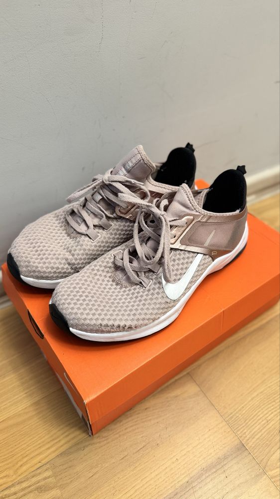 Nike маратонки