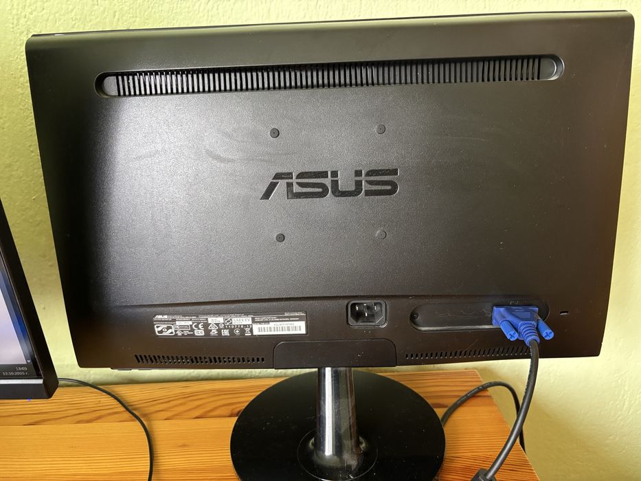 Монитор Asus 18,5 инча