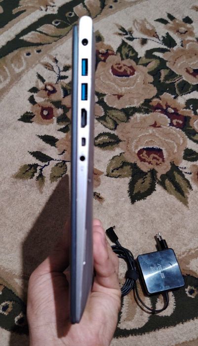 Notebook Asus сотилади