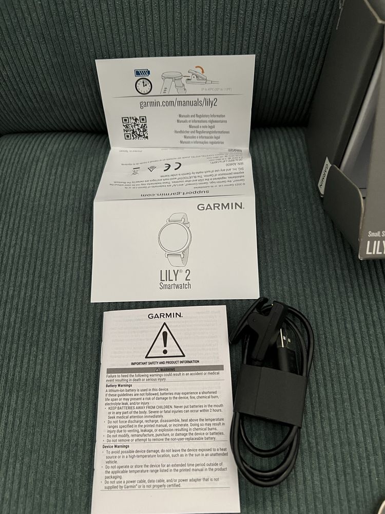 Часовник Garmin Lily 2