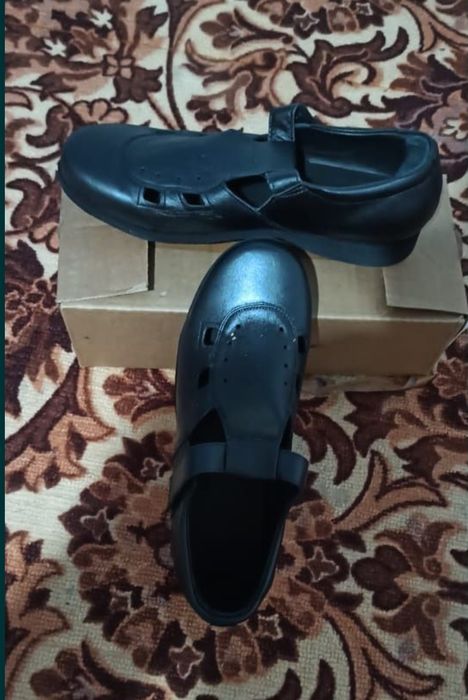 Новый мужской сандали