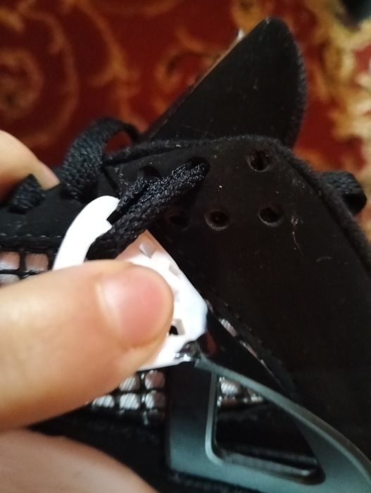Jordan 4 wite thunder