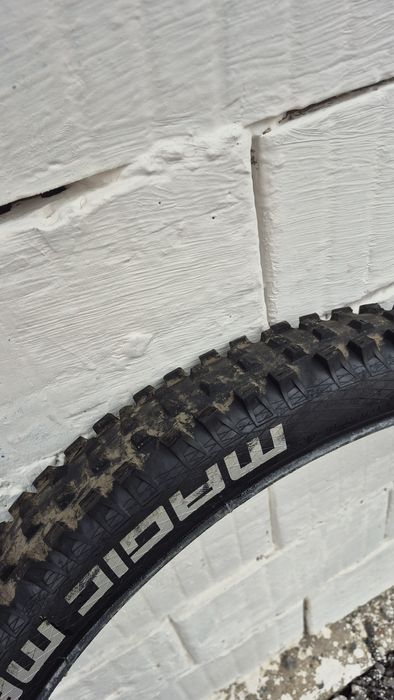 Văd cauciucuri de bicicletă