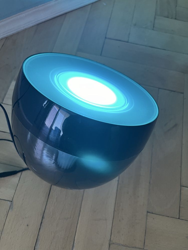 LED лампа Philips LIC Iris, Черна