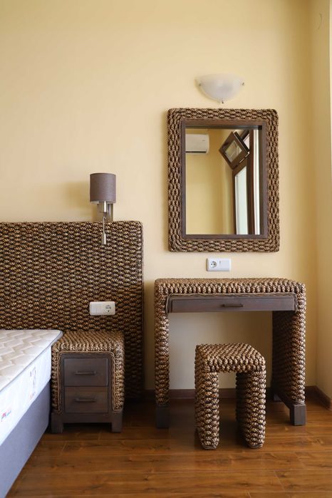 Сет тоалетка с огледало от ратан. Нова цена до 10.12.2025