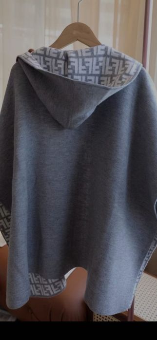 Poncho  Fendi, model 2026, 2 modele
