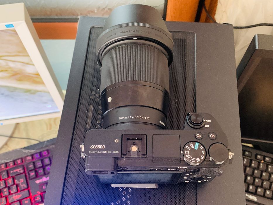 Sony a6500 +sigma 16mf1.4+ зарядно+3батерии+адаптер