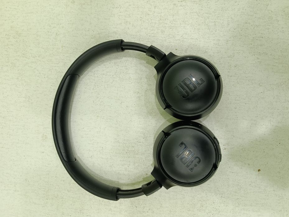 .Наушники. .JBL..