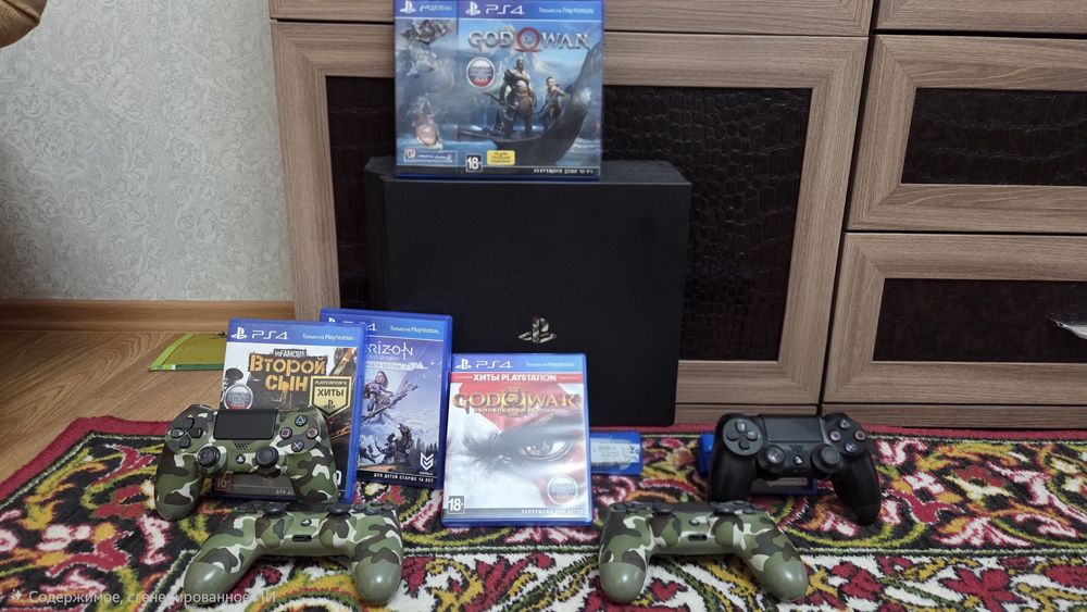 PS4 PRO 1TB + 4 джойстика и 4 игр в комплекте