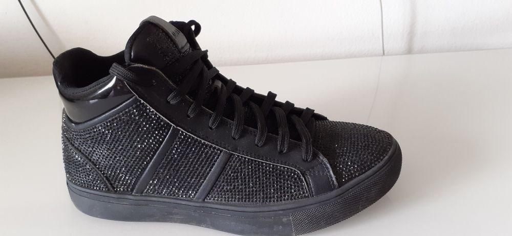 Vand ghete cu strasuri negre