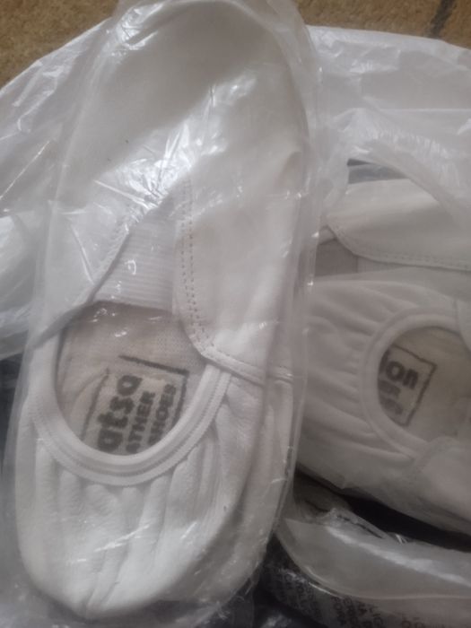 Разные чешки белые  черные