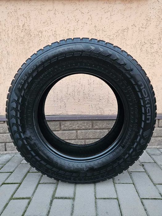 Продам комплект зимних шин