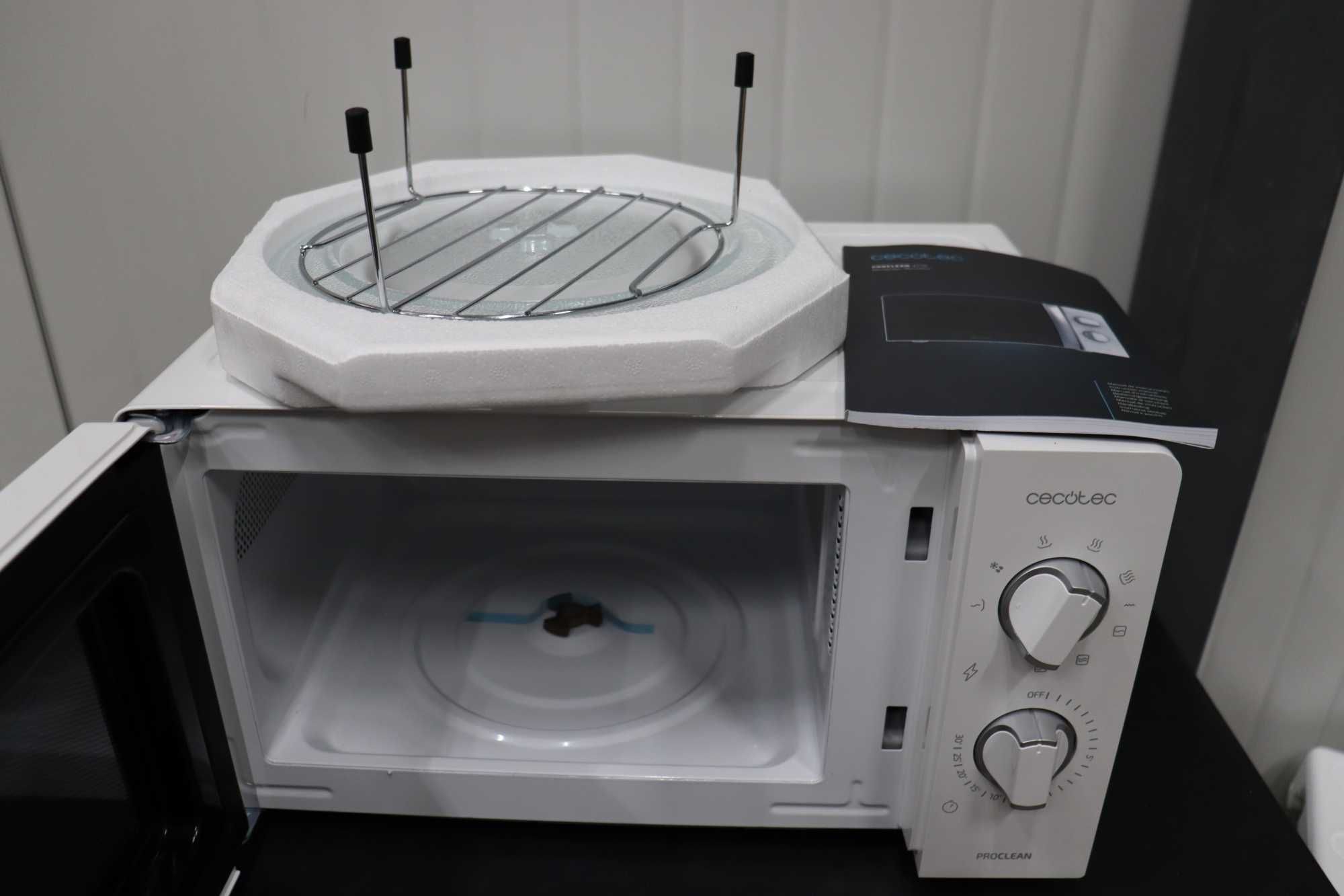 Cecotec Микровълнова фурна с грил ProClean 2110. 700 W с 6 степени,20L