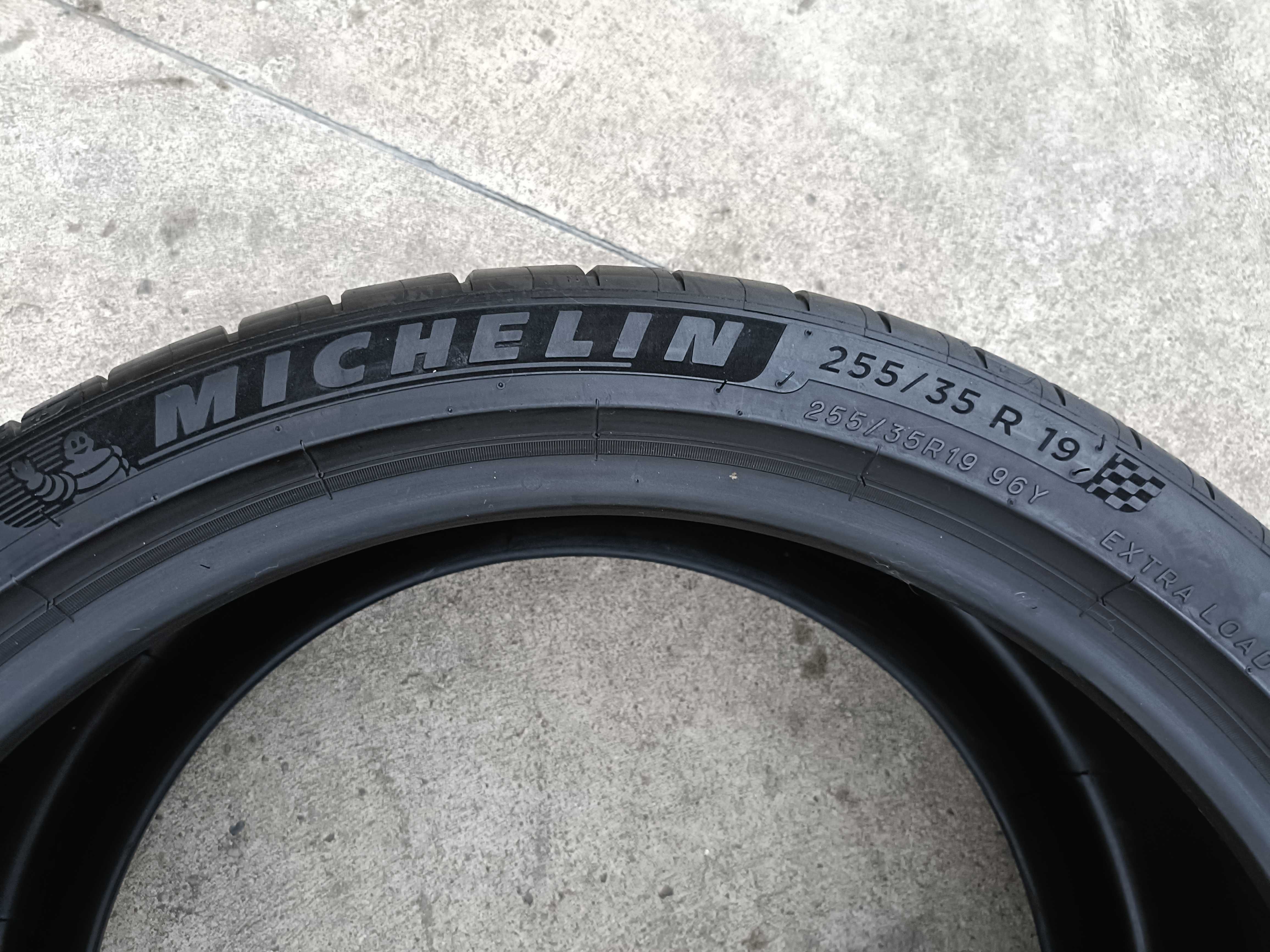 O anvelopa vara 255 35 19 michelin pilot sport 4S profil de 6,8 mm