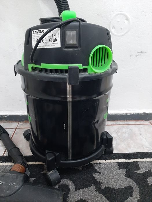 Vând aspirator Lavoro second-hand