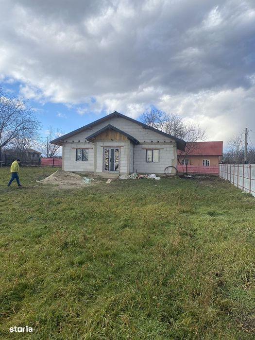 Casă cu teren-1329mp-sau 500mp-10 kmPopricani -Carniceni la strada