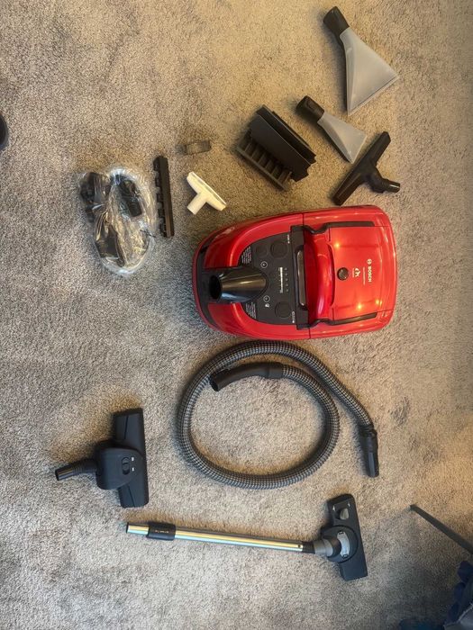 Продавам перяща прахосмукачка Bosch BWD421PET