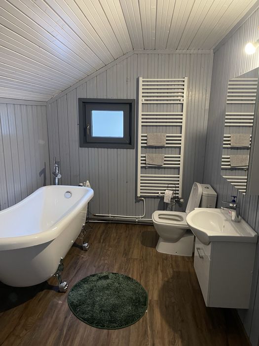 PF inchiriez cabana REVELION lac Tarnita