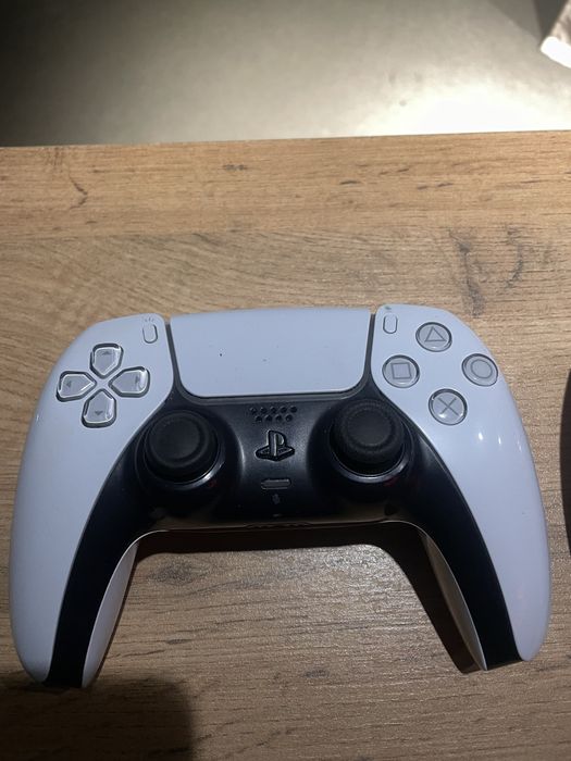 Продам джойстики Dualsense почти новые