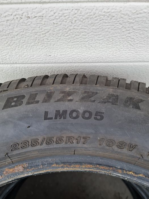Зимни гуми 2 броя BRIDGESTONE Blizzak LM005 235 55 R17 дот 3823