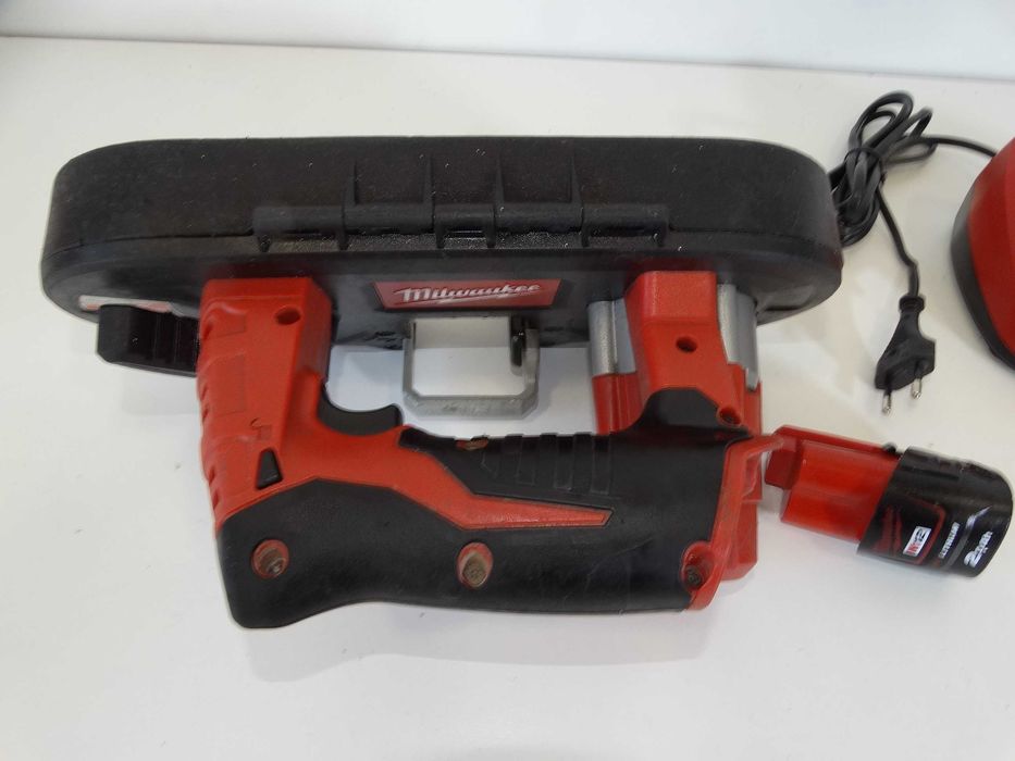 Milwaukee M12 BS - Лентов трион / Акумулаторен банциг