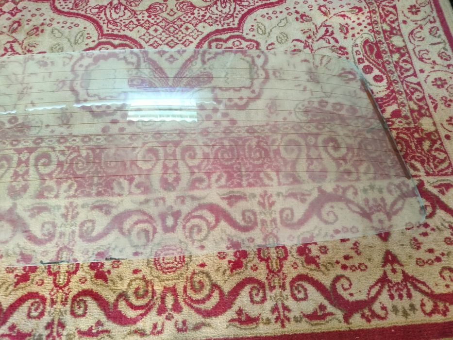 Продается стекло заднее от машины Москвич.