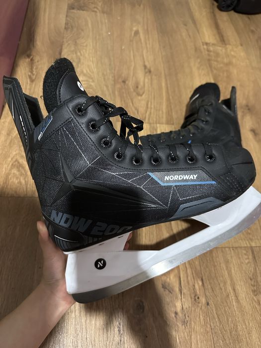 срочно продам коньки