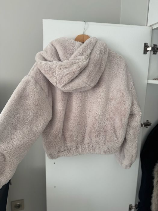 Bershka пухено яке