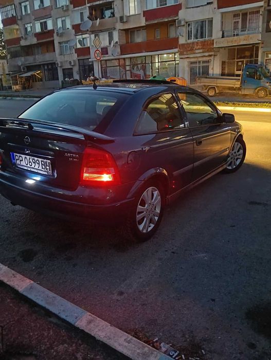Продавам личния си автомобил астра   1.8