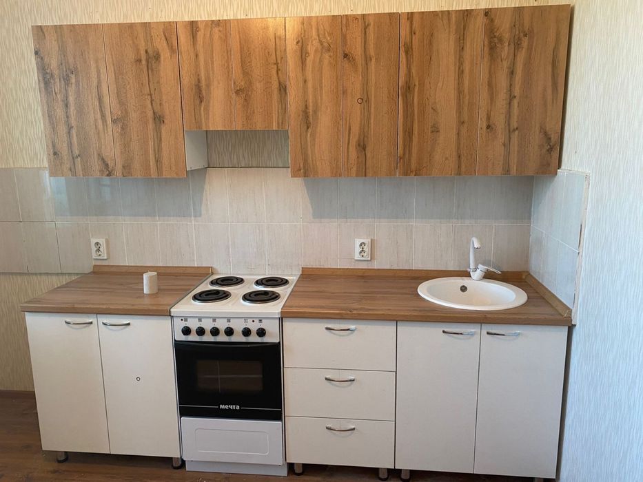 кухонный гарнитур, стол стулья