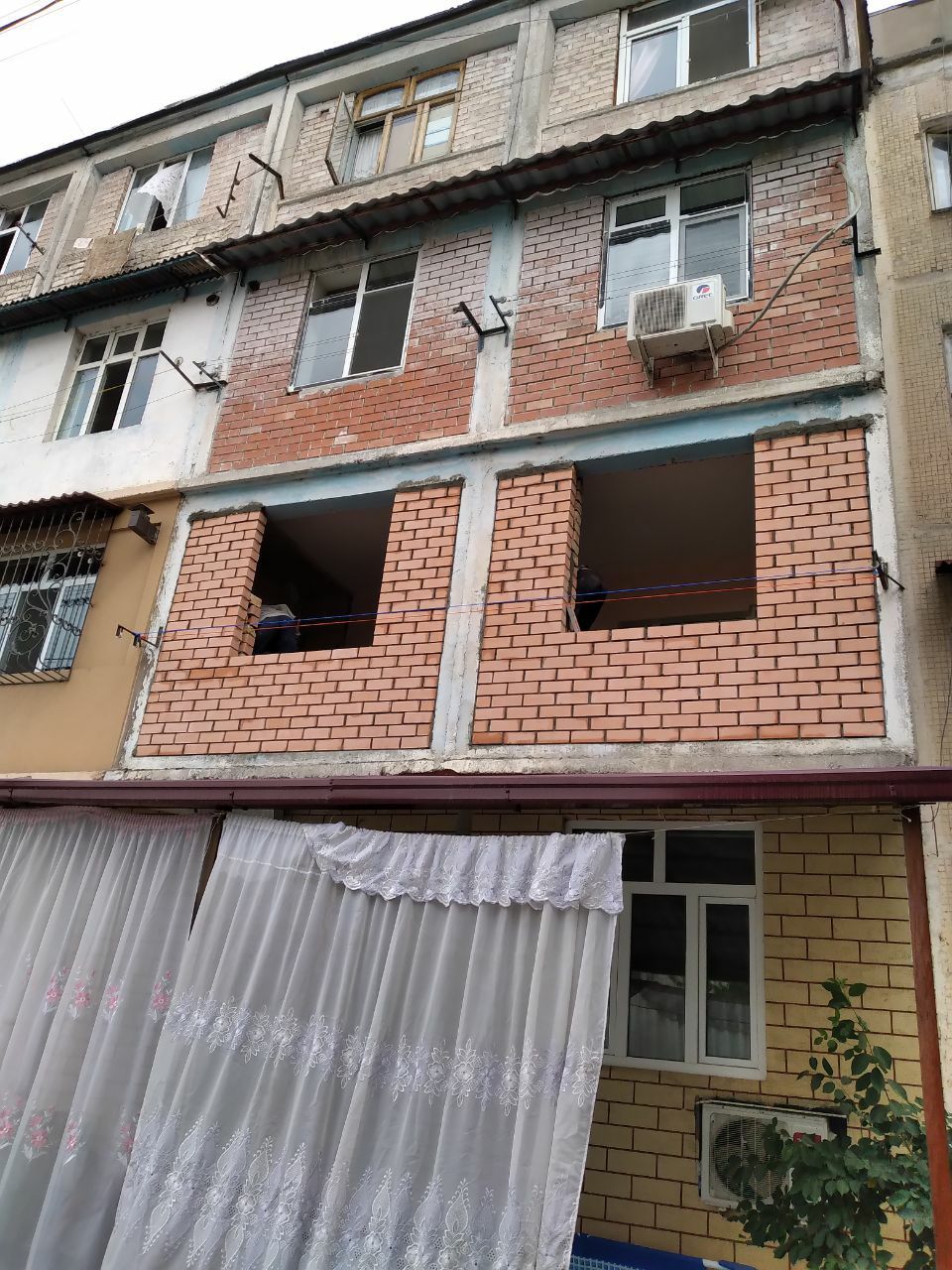 Кладка ремонт утипления балконов установка новые рамы решотки козерки
