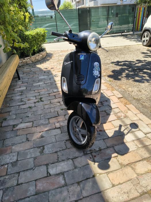 Scuter Vespa LX 125