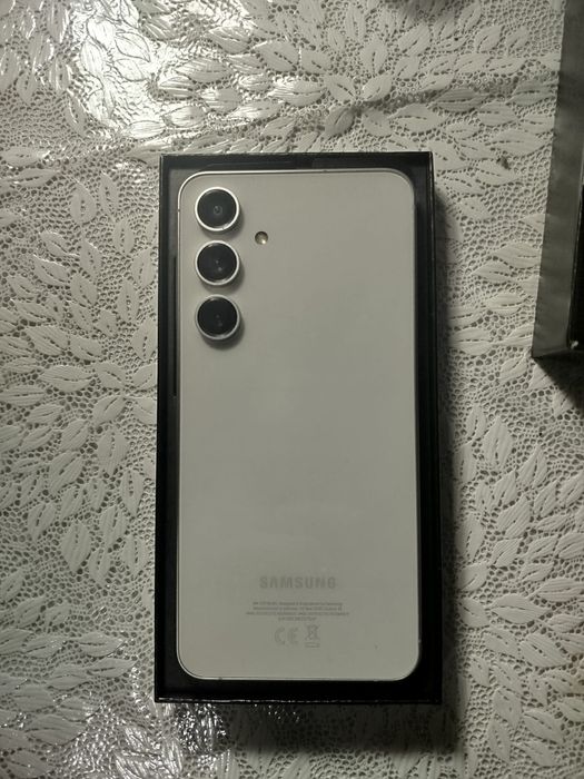 Samsung s24fe 256