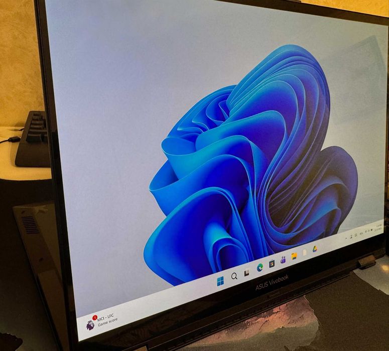 Laptop 2-în-1 ASUS Flip OLED 3.2K 120Hz, Procesor i9, Touchscreen