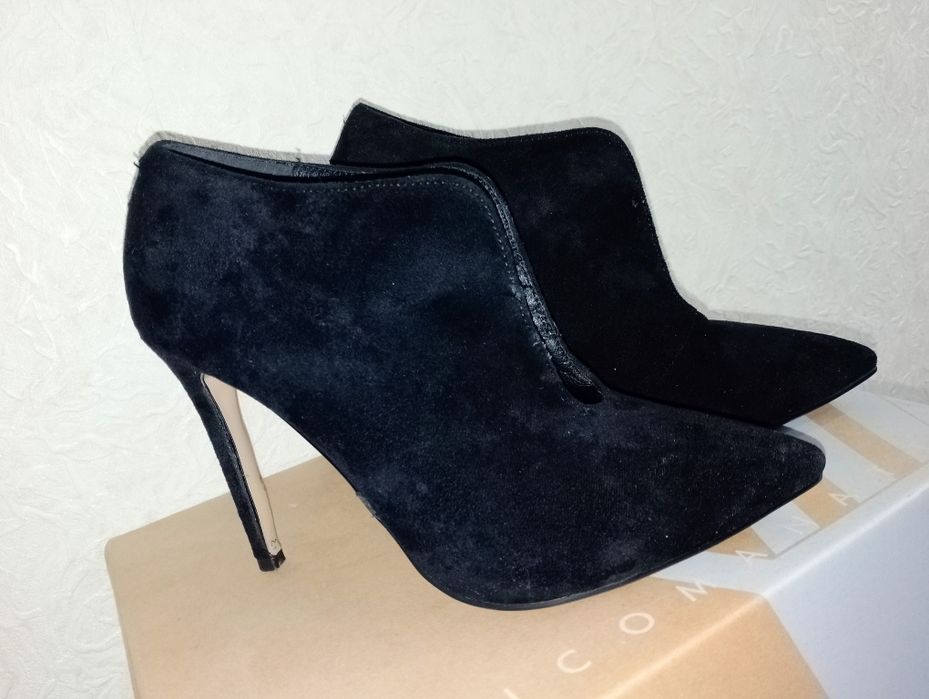 Продам женские ботинки