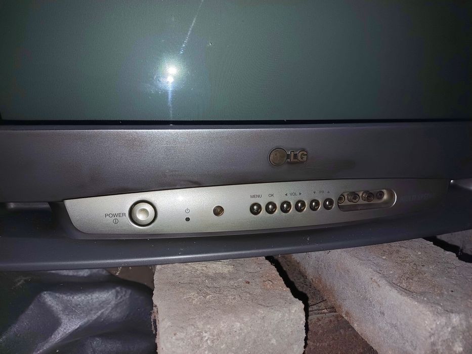 Телевозор 21" - LG Golden Eye 2 - Aero Sound - CF-21K52EX

-Телевизор