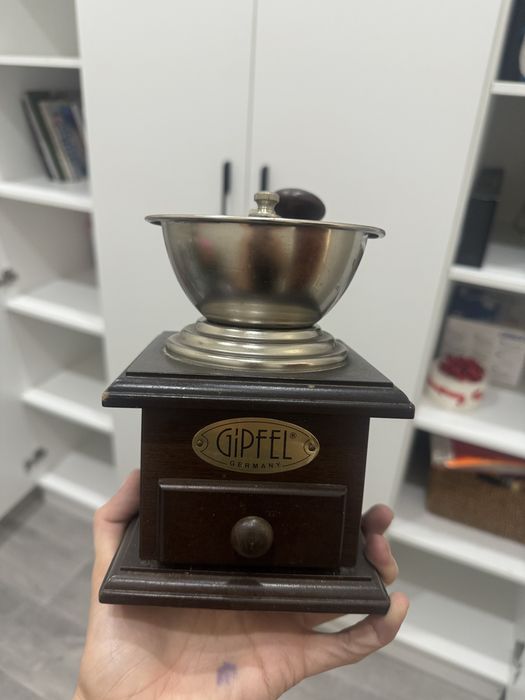 Ручная кофемолка Gipfel
