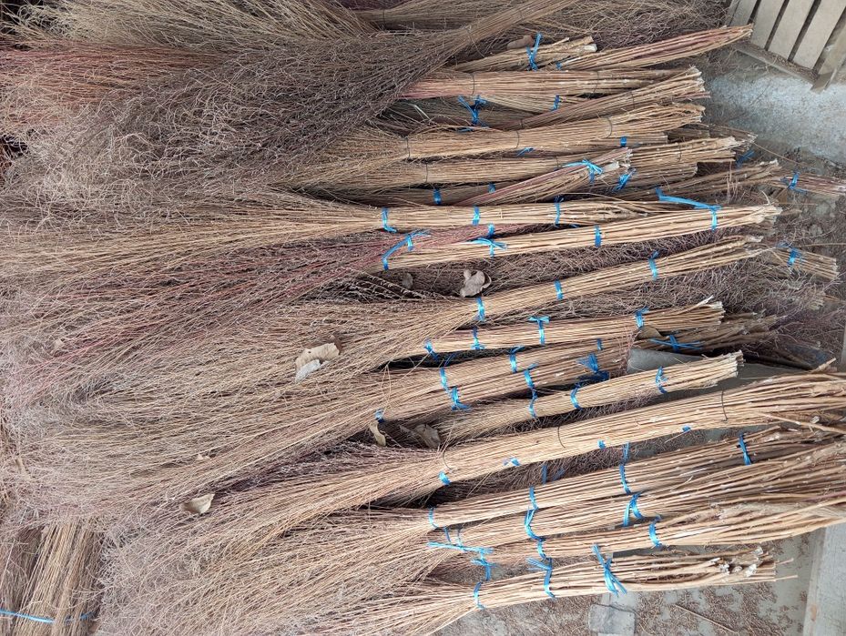 Hovli supurgi sotiladi